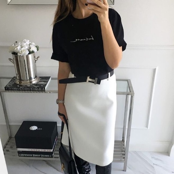 St. John Dresses & Skirts - NWT St John Crepe Marocain White Pencil Skirt